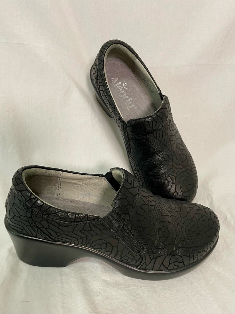 Alegria Eryn Black Floral-Texture Leather Slip-On Clogs, slip resistant, Sz 6US